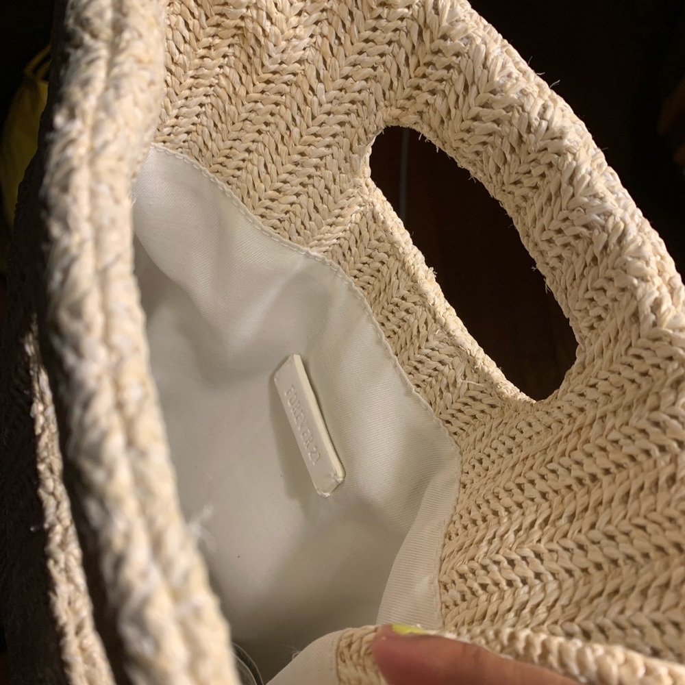Straw Purse - Picture 4 of 4